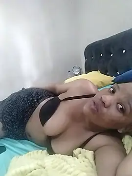 CaramelBoootie online show from January 11, 2:00 pm