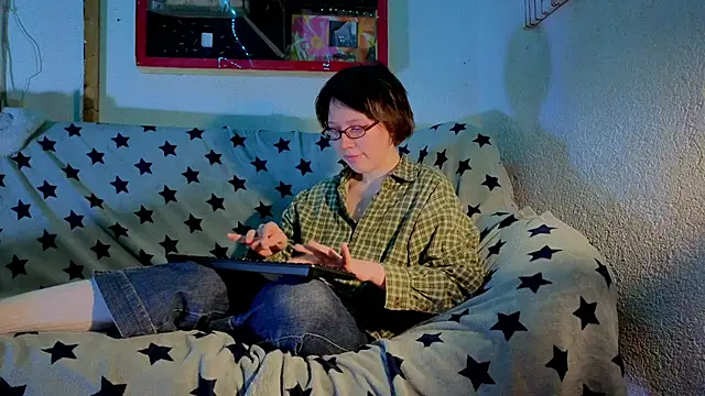 ReincarnatedAngel online show from October 18, 5:59 pm