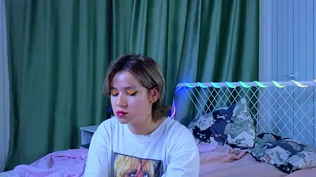 AlisiaEthen online show from November 3, 8:57 pm