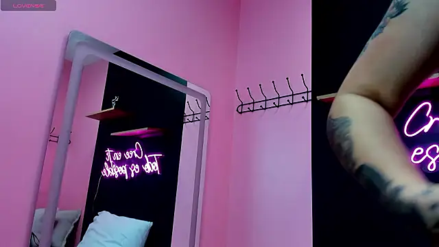 JuliethCruz  online show from January 14, 8:36 pm