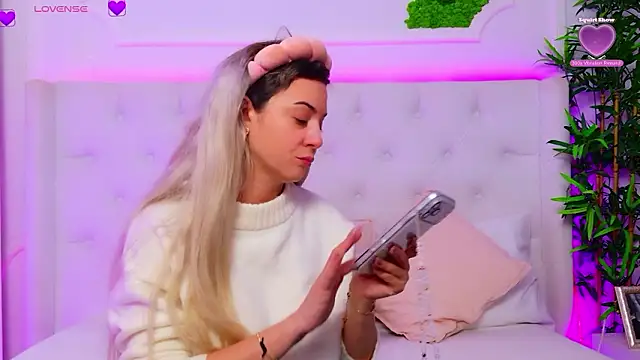 AriannaSins online show from February 9, 1:24 pm