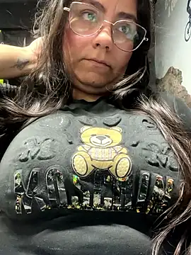 Juliet Embeer online show from January 16, 2:02 pm