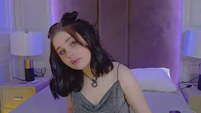 AliceLune online show from February 9, 6:10 pm