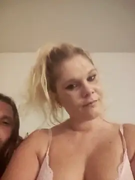 Snapshot of shysexkittenobeysmaster chatting on October 19, 12:34 am shysexkittenobeysmaster online show from October 19, 12:34 am