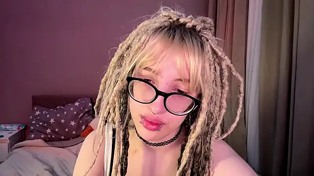 Milkmoriee online show from December 4, 3:35 pm