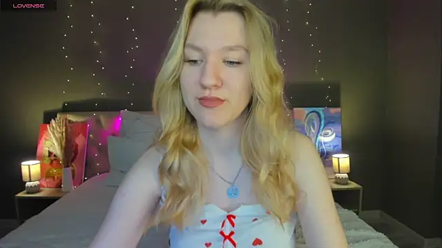 LinaRayy online show from November 6, 9:26 am