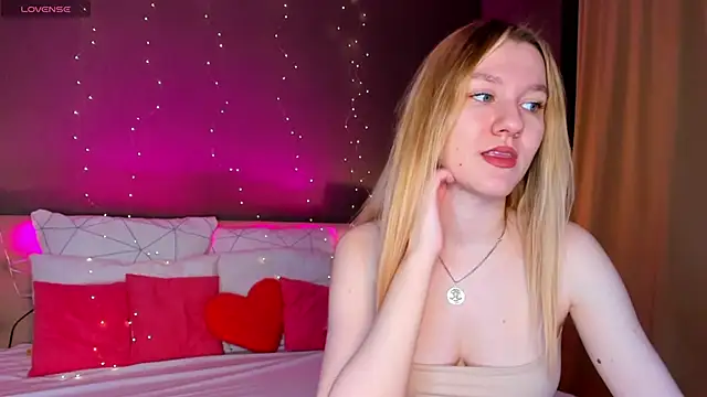 LinaRayy online show from November 17, 9:21 am