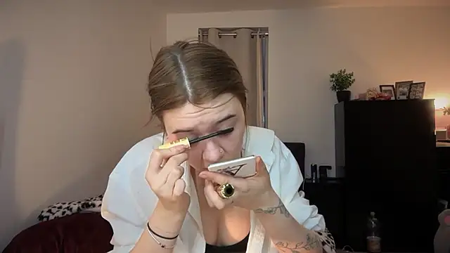 YasmineLace online show from November 28, 12:35 am