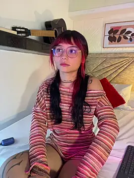 Emma duff online show from April 11, 7:39 pm