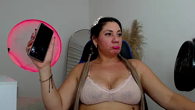 madys hot online show from November 21, 4:58 am