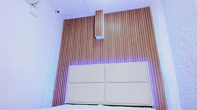 valery thompsson online show from December 18, 3:55 am