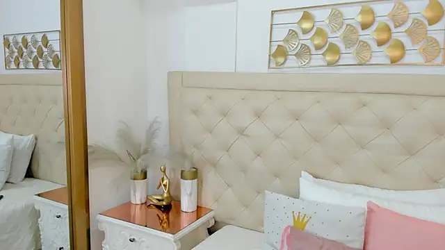 lucia lorenz online show from December 20, 11:47 am