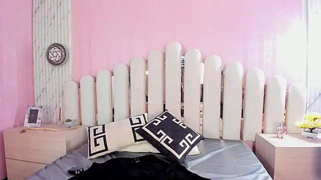 Isabella Marsh online show from October 31, 1:15 pm