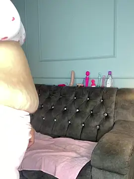 Orianabluee  online show from November 14, 3:50 am