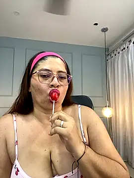 Orianabluee  online show from October 22, 3:44 am