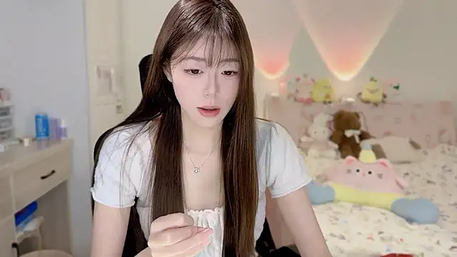 Onecutelittle online show from November 10, 1:44 am