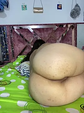 nadia  lulu online show from February 12, 9:16 pm