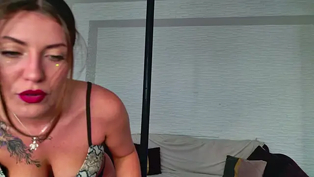 IvorySwan online show from October 22, 7:02 am