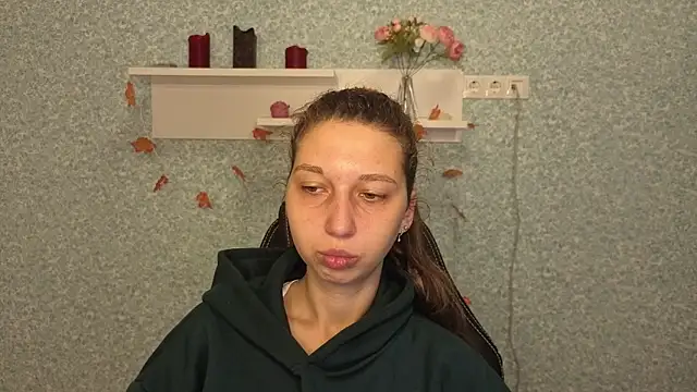 CuteEllii online show from December 2, 5:31 am