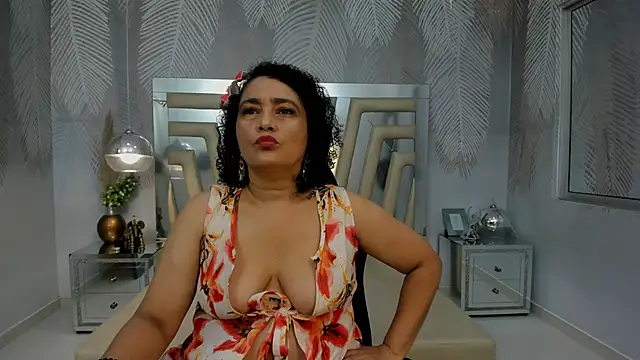 Bianca Millf online show from April 11, 4:18 am