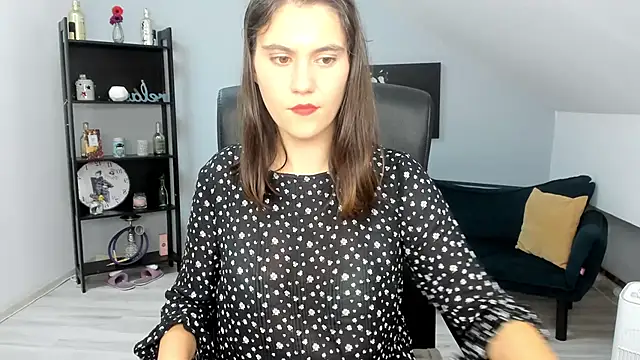 IzzyMonro online show from October 23, 8:37 pm