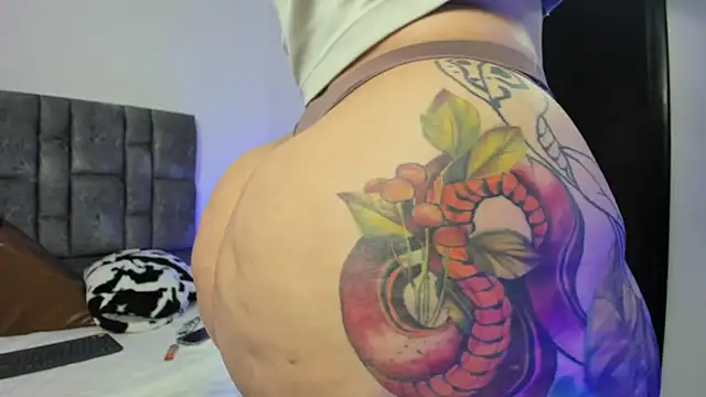 miah storm online show from October 23, 5:35 am