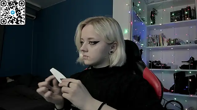 Holy Mistress S online show from December 16, 9:37 am