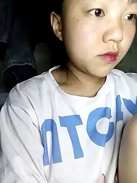 Quynhsumon online show from February 25, 3:32 pm