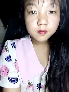 Quynhsumon online show from March 21, 3:17 pm