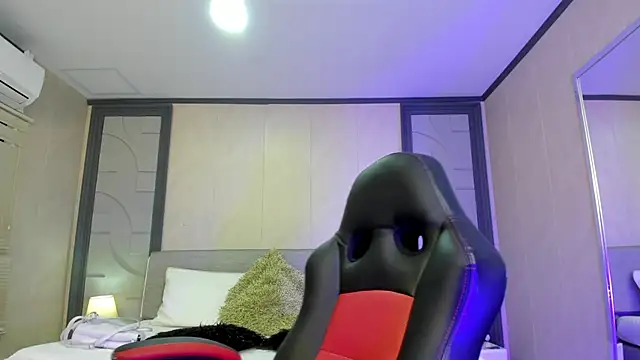 Nicoletta Whitee online show from November 11, 9:12 pm