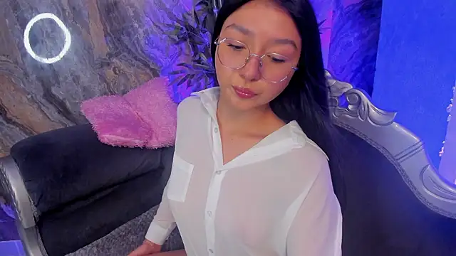 sydney miller  online show from March 21, 12:15 am