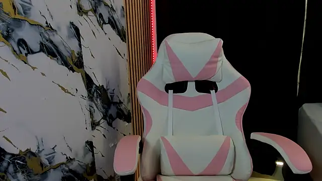 Scarlet DLuce online show from November 21, 9:11 am