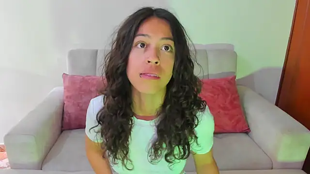 emily jonessxx online show from November 9, 7:32 pm