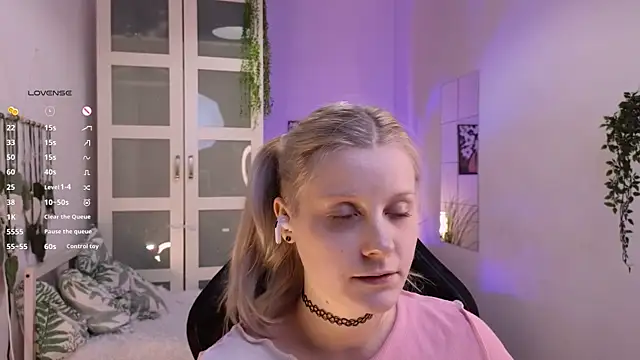 ShineJoan online show from November 29, 9:52 pm