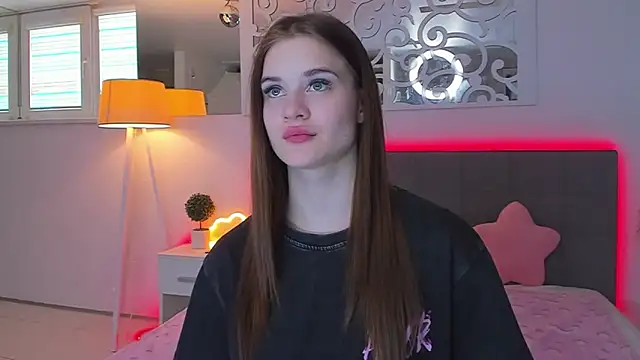 LuisaClover online show from April 10, 12:22 pm