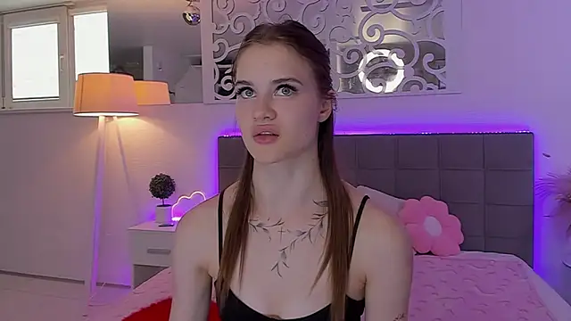 LuisaClover online show from June 12, 12:24 pm