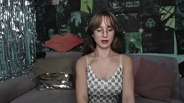 AlishaKellyi online show from December 18, 5:45 am