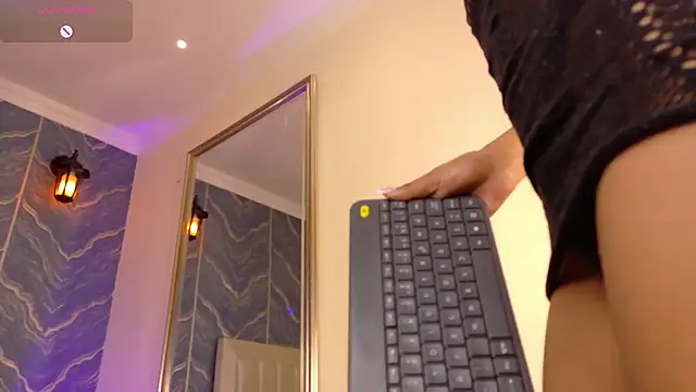 iam nicolle online show from November 30, 1:59 pm