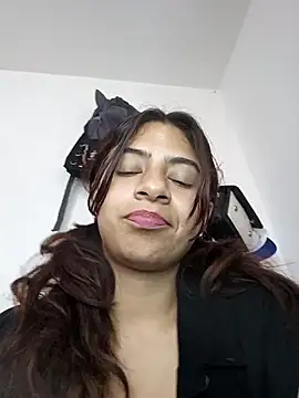 Lunatemptress4 online show from April 25, 1:36 pm