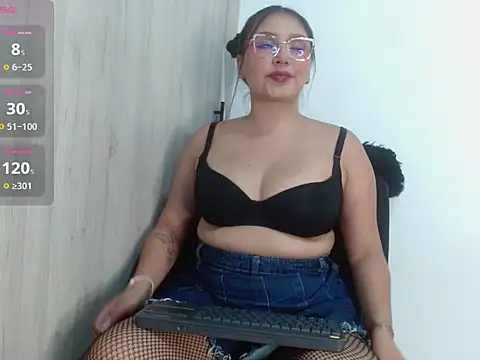 Ambermuse7 online show from December 16, 6:36 pm