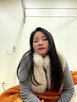 Bee Yellow00 online show from January 8, 5:11 am