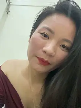 Bee Yellow00 online show from November 8, 5:01 am