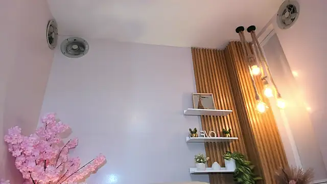 milkybaby  online show from December 4, 6:30 pm