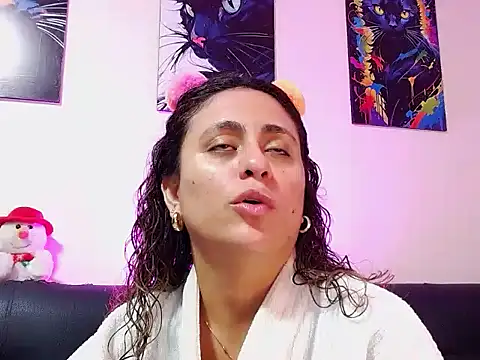 Caroline Jons online show from December 1, 1:25 pm