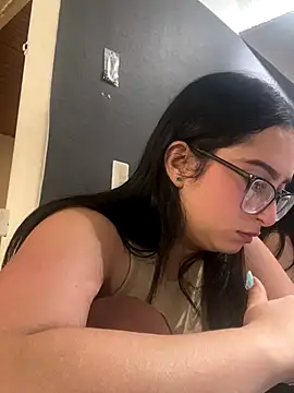 Kloe Novoa online show from November 8, 2:00 pm