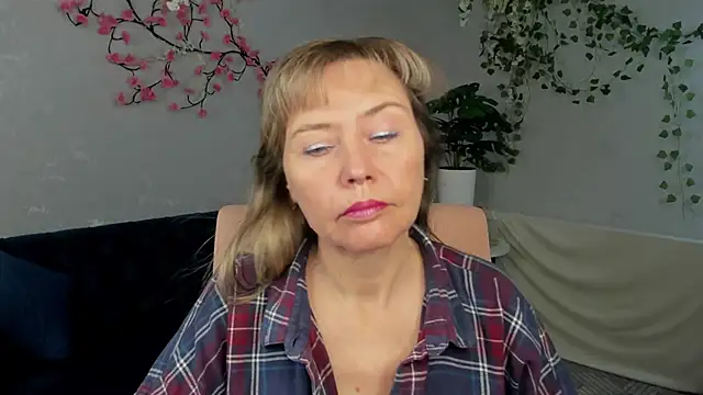 Carla Vogue online show from November 19, 3:39 am