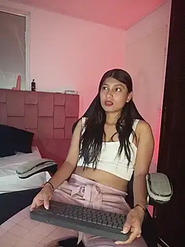 YeseniaRodriguez3 online show from April 7, 12:40 pm