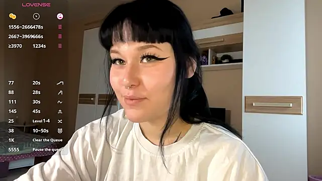 LaurenOveson online show from November 3, 10:19 am