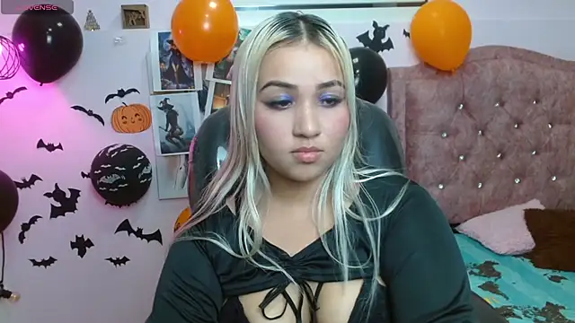 Katicamorada online show from October 29, 4:06 am