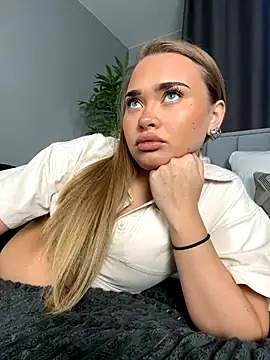 MilaRaven online show from December 4, 7:10 am